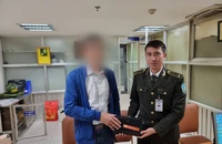 Hành khách đi máy bay bỏ quên 130 triệu đồng trên xe đẩy
