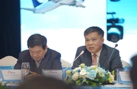 Tồn tại giá trần vé máy bay là sự vô lý khủng khiếp