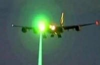 Phi công bị chiếu tia lazer khi hạ cánh xuống sân bay Nội Bài