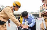 Không chấp hành kiểm tra nồng độ cồn sẽ bị trừ sạch điểm bằng lái