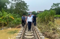 Đường sắt tuyến Yên Viên - Lào cai vẫn tê liệt