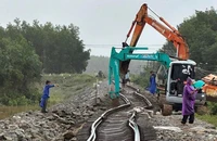 Đoạn đường sắt qua Quảng Bình, Quảng Trị bị tê liệt do nước lũ đang cao