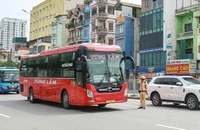 Lực lượng chức năng trực tiếp lái xe giường nằm để khảo sát độ an toàn