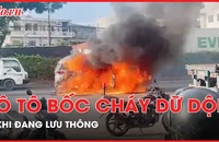 Đang lưu thông, ô tô bốc cháy dữ dội, ba thanh niên thoát nạn