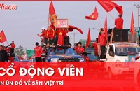 Video: Hàng ngàn người nườm nượp đổ về Việt Trì cổ vũ trận chung kết ASEAN Cup 2024