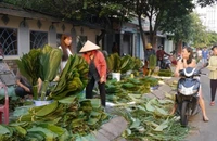 Độc đáo chợ lá dong giữa Sài Gòn