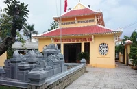 Lăng mộ và đền thờ Trương Định ở Thị xã Gò Công. Ảnh: Lê Văn 