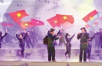 Xúc động nghệ sĩ trình diễn dưới mưa tại chương trình nghệ thuật chào mừng 30-4 của TP. HCM