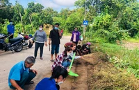 Ông Đoàn Tấn Bửu, Phó Chủ tịch UBND tỉnh Đồng Tháp, kiểm tra công tác phòng chống bệnh sốt xuất huyết tại xã Thường Phước 1, huyện Hồng Ngự.