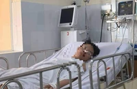 TP.HCM: 8 người ngộ độc rượu sau khi nhậu chung