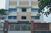 Vụ phụ huynh bị truy thu hơn 13 triệu: Trường Đặng Trần Côn tạm dừng thu tiền