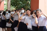 Tuyển sinh bổ sung vào lớp 10 công lập và gì nữa?