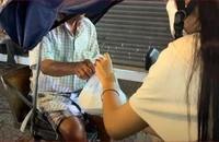 Trao yêu thương, trao nụ cười đến người Sài Gòn 