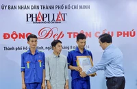 Gặp gỡ những người hùng cứu tài xế xe trên cầu Phú Mỹ 