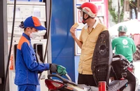 Xăng không phải là mặt hàng xa xỉ, sao vẫn đánh thuế tiêu thụ đặc biệt? 