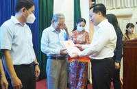 22 hộ dân trong khu 4,3ha ở Thủ Thiêm nhận giấy chứng nhận quyền sử dụng nhà ở, đất ở
