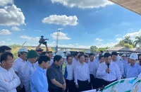 Thủ tướng kiểm tra dự án xử lý nước thải và mở rộng Quốc lộ 50