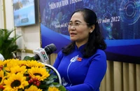 TP.HCM: Kẻ dán rao vặt, tờ rơi ngoài trời kèm dao lam, móc câu 