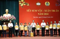 Chủ tịch nước chia sẻ với công nhân, người lao động không thể về quê dịp Tết