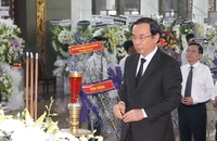 Bí thư Thành ủy TP.HCM Nguyễn Văn Nên viếng GS-TS Đặng Lương Mô
