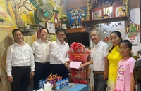 Trưởng Ban Tuyên giáo và Dân vận Thành ủy TP.HCM thăm gia đình thương binh, chính sách