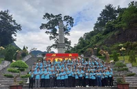 Đoàn đại biểu trí thức TP.HCM về cội nguồn cách mạng Cao Bằng