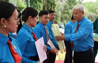 32 công nhân ưu tú được kết nạp Đảng tại đặc khu Côn Đảo