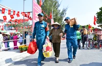 Bộ Tư lệnh TP.HCM mang 'Tết quân dân' đến với xã đảo Thạnh An