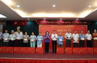 Thành ủy TP.HCM tặng quà tết cho 261 bí thư chi bộ tiêu biểu