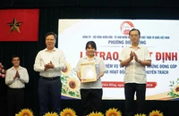 Một phường tại TP.HCM trao quyết định kết thúc nhiệm vụ của người hoạt động không chuyên trách