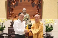 Bí thư Thành ủy TP.HCM Trần Lưu Quang thăm, chúc mừng Đại lễ Phật đản 