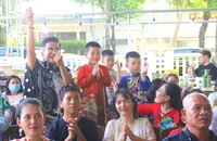 Nghệ sĩ cùng công nhân viên chức, lao động giao lưu 'Gia đình hạnh phúc'