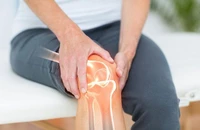 Cách phòng ngừa và giảm đau nhức xương khớp khi trời lạnh