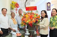 Chủ tịch HĐND TP.HCM Nguyễn Thị Lệ thăm các thầy thuốc tiêu biểu