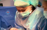Hy hữu bé trai vừa chào đời đã nặng gần 5,8 kg 