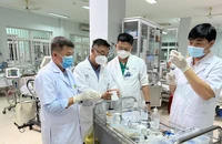 Vụ ngộ độc cá muối ủ chua: Ai sẽ trả tiền các lọ thuốc hiếm 8.000 USD? 