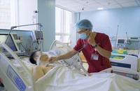 Báo động đỏ cứu người đàn ông bị 5 vết dao đâm thấu ngực, bụng