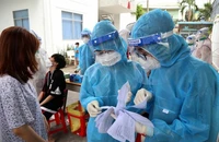 Chuyển COVID-19 xuống nhóm B, người mắc bệnh có được tự do đi lại?