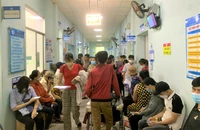 Bệnh viện công ở TP.HCM không để người có BHYT mua thuốc bên ngoài