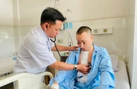 Bị bạn dùng kéo cắt chỉ đâm thủng tim do mâu thuẫn