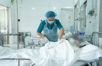 Vụ nổ bồn chứa bụi gỗ ở Bình Dương: 1 người nguy kịch, điều trị tiên lượng kéo dài