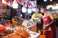 Phố ẩm thực Hồ Thị Kỷ thiếu nhà vệ sinh và bãi giữ xe