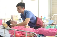 Người đàn ông bị mù mắt do biến chứng viêm xoang