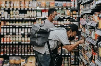 Nguy cơ mất an toàn thực phẩm từ giỏ quà Tết 