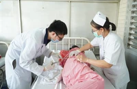 Hơn 600 nhân viên y tế nghỉ việc năm 2024, TP.HCM vẫn thiếu điều dưỡng