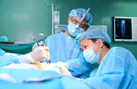 Việt kiều Mỹ về Việt Nam chữa u mỡ hiếm gặp bị nhầm tưởng béo phì