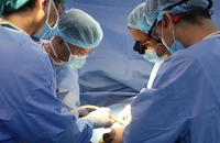 Mẹ hiến tạng cứu con gái 11 tuổi suy thận mạn giai đoạn cuối