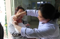 Bé trai 2 tuổi bị bỏng nặng 60% cơ thể, được ghép da từ mẹ ruột 