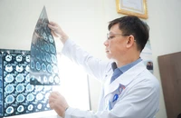 Kỳ tích: Bé trai 10 tuổi bị nhánh cây rơi trúng đầu hồi phục ngoạn mục