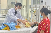 Bệnh viêm phổi ở trẻ dễ nhầm với cảm cúm, nguy cơ biến chứng nặng